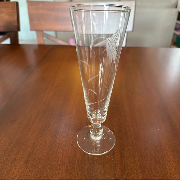 🌟3/$20🌟 One Vintage etched Pilsner fluted glass - Picture 3 of 5